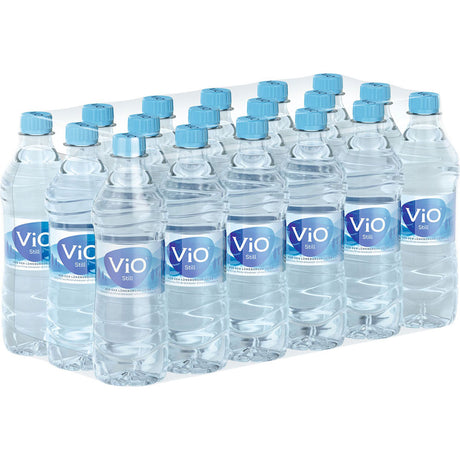 Eine erfrischend reine Wahl: ViO Mineralwasser PEW 18x0,5L (Einweg) Flaschen in vier Reihen angeordnet. Das natriumarme Wasser mit blauem Verschluss und Etikett ist ideal für jede Gelegenheit.