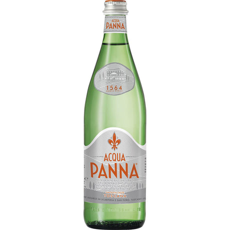 Eine grüne Glasflasche mit Acqua Panna Still 0,75 l (MEHRWEG) mit weißem und orangefarbenem Etikett.