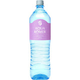 Eine 1,5-Liter-Flasche Aqua Römer Sanft PET-Mineralwasser (MEHRWEG), der Marke Aqua Römer. Packung erhältlich als 6x1,5L Flaschen.