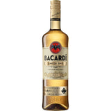 Eine 1-Liter-Flasche Bacardí Carta Oro Gold Rum 37,5% mit dem klassischen Bacardí-Branding, einem beigen Etikett und goldenen Akzenten, die die Premiumqualität des Gold Rums unterstreichen.
