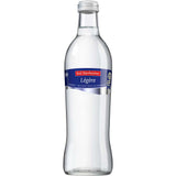 Bad Dürrheimer Mineralwasser Légère 6x1L (MEHRWEG) in der Klarglasflasche mit blau-rot-weißem Etikett bietet milde Kohlensäure für einen erfrischenden Geschmack.