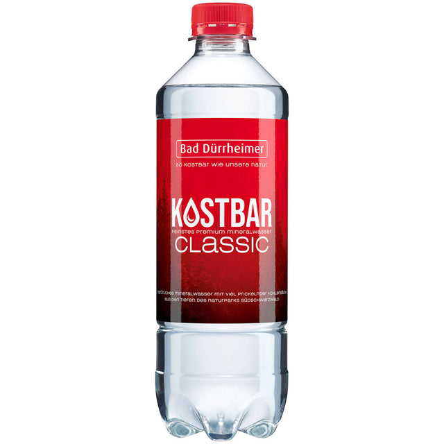 Eine klare PET-Flasche Bad Dürrheimer Kostbar Mineralwasser Classic (20x0,5L) mit rotem Etikett und Verschluss aus dem Schwarzwald.
