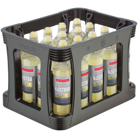 Eine schwarze Kiste mit zwanzig 0,5-Liter-Flaschen Bad Dürrheimer Kostbar Sport-Aktiv ISO Citrus PET, ein isotonisches Erfrischungsgetränk - perfekt für die erfrischende Flüssigkeitszufuhr nach dem Sport.