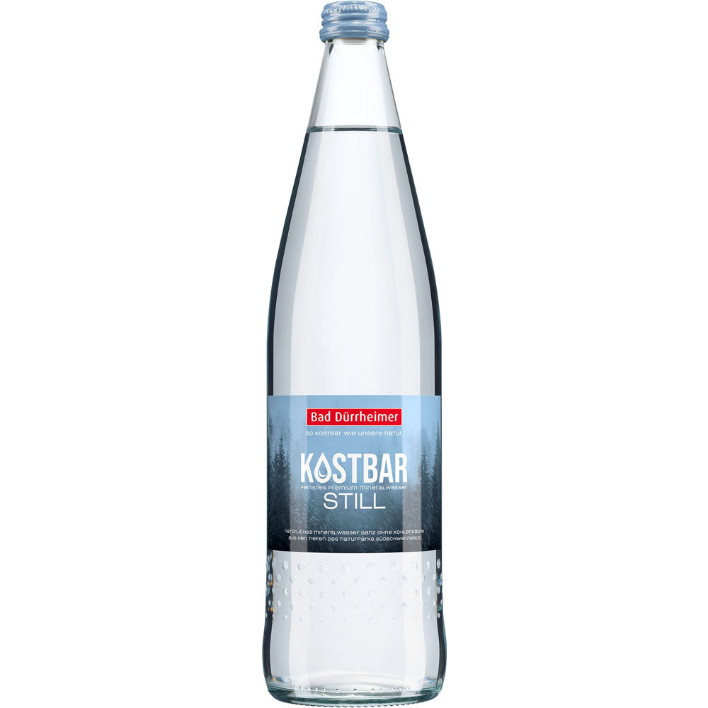 Eine Glasflasche Bad Dürrheimer Kostbar Mineralwasser Still, 0,75 l (Mehrweg), mit dem blau-weißen Etikett der Marke Bad Dürrheimer.