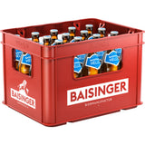 Eine rote Kiste Baisinger Helles 20x 0,5 Liter (MEHRWEG) präsentiert klassisches untergäriges Vollbier von Baisinger - authentische schwäbische Brautradition, mit der Aufschrift BAISINGER BIERMANUFAKTUR auf der Seite.