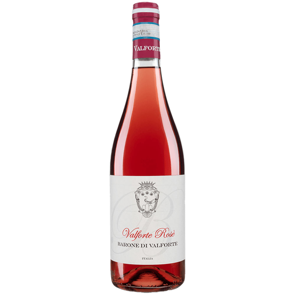Eine Flasche „Barone di Valforte Cerasuolo d’Abruzzo DOC 2025“ mit weißem Etikett besticht durch die für den Cerasuolo d’Abruzzo charakteristische elegante rosa Farbe; der Wein wird aus Montepulciano-Trauben gekeltert.