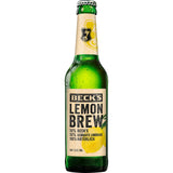 Eine grüne Flasche Beck's Lemon Brew 24x 0,33 Liter (MEHRWEG) zeigt ihr Etikett und Kondenstropfen.