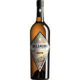 Erleben Sie Belsazar Vermouth White 18% 0,75 Liter-einen deutschen Wermut von Belsazar Vermouth mit rautenförmigem Etikett und schwarzem Verschluss, ideal für Ihren nächsten Aperitif.