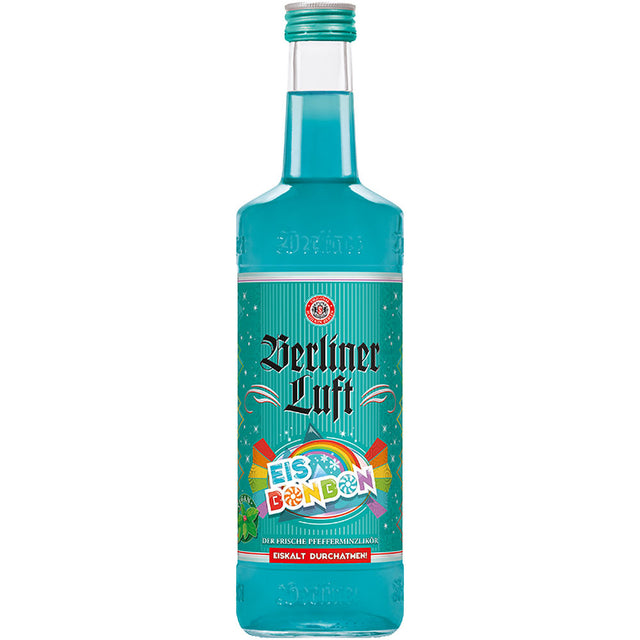 Der Berliner Luft Eisbonbon Likör 18% 0,7 Liter von Berliner Luft ist eine blaue Flasche Premium Pfefferminzlikör mit einem bunten Bonbon-Etikett auf der Vorderseite.