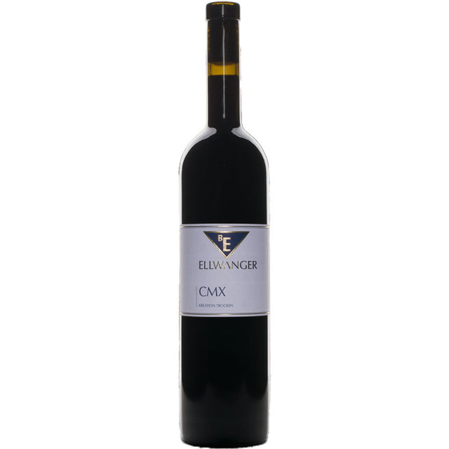 Eine Flasche Bernhard Ellwanger Kreation CMX Rotwein-Cuvée trocken 2020, nachhaltiger Weinbau, mit einem weiß-goldenen Etikett auf weißem Grund.