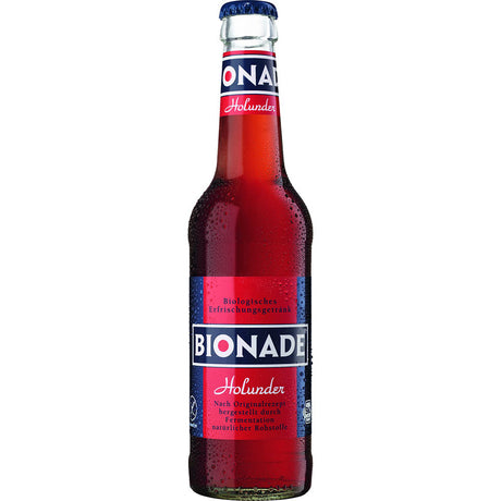 Eine gekühlte Flasche Bionade Holunder Bio 0,33L (MEHRWEG) von Bionade, die mit erfrischendem Kondenswasser glänzt.