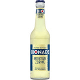 Eine 0,33 l Glasflasche Bionade Naturtrübe Zitrone BIO mit blau-gelbem Etikett.