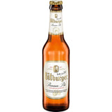 Eine 0,33-Liter-Glasflasche Bitburger Premium Pils (24er-Pack, MEHRWEG), ein authentisches deutsches Pils von Bitburger, mit gold-weißem Etikett auf weißem Hintergrund.