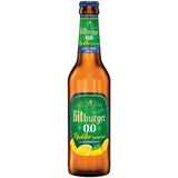 Eine Flasche Bitburger 0,0% Radler Naturtrüb alkoholfrei (24x0,33L MEHRWEG) von Bitburger, mit erfrischenden Zitronenscheiben und Zitronenlimonade auf dem Etikett.