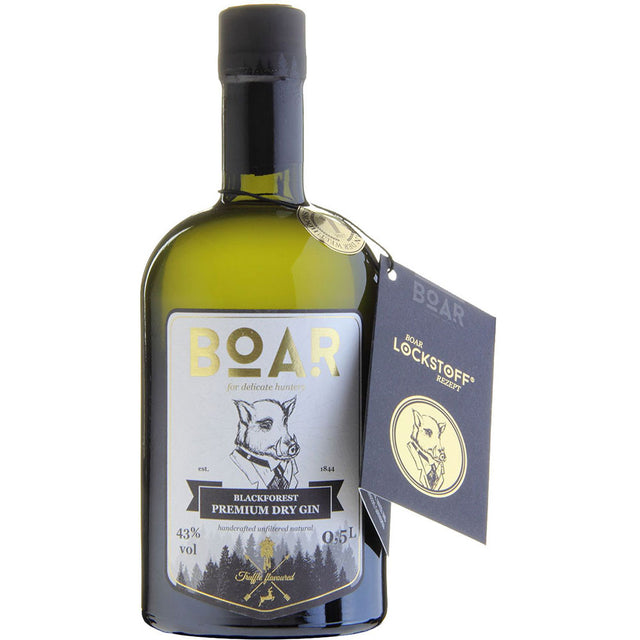 Eine grüne Flasche BOAR Gin Premium Dry Gin 43% (0,5L) mit einer Abbildung eines Wildschweins auf dem Etikett und einem Anhänger.
