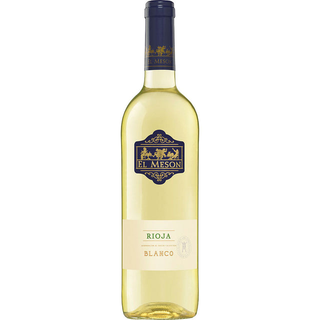 Eine Flasche Bodegas El Meson Rioja Blanco 2024, ein spanischer Weißwein aus der Viura-Traube, ist mit einem blau-goldenen Etikett auf einfarbigem Hintergrund versehen.