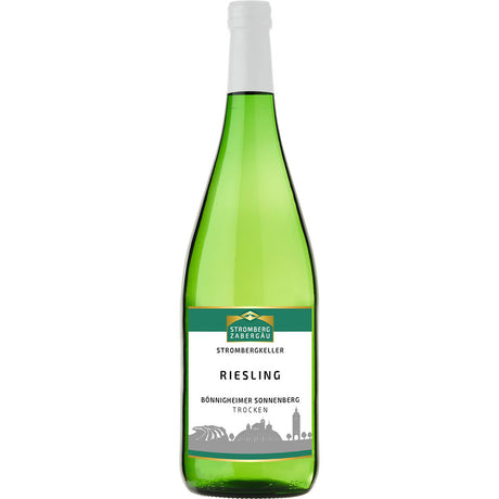 Eine grüne Flasche Weingärtner Stromberg-Zabergäu Bönnigheimer Sonnenberg Riesling QbA trocken (1L, MEHRWEG) mit weißem Etikett und Verschluss, die den feinen deutschen Weißwein von Weingärtner Stromberg-Zabergäu präsentiert.