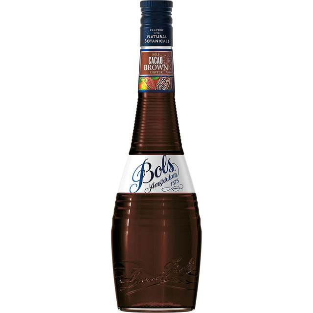 Eine 0,7-Liter-Flasche Bols Cacao Braun 24% von Bols mit blauem Verschluss und braunem, strukturiertem Glas.