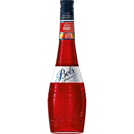 Eine 0,7-Liter-Flasche Bols Red Orange 17% zeichnet sich durch eine leuchtend rote Flüssigkeit und ein Etikett mit einem auffälligen rot-orangen Bild aus.