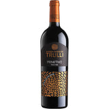 Eine Flasche Masseria Borgo dei Trulli Primitivo Saracena IGP 2023 Rotwein, mit einem stilvollen schwarz-goldenen Etikett, das die Eleganz des italienischen Rotweins repräsentiert.