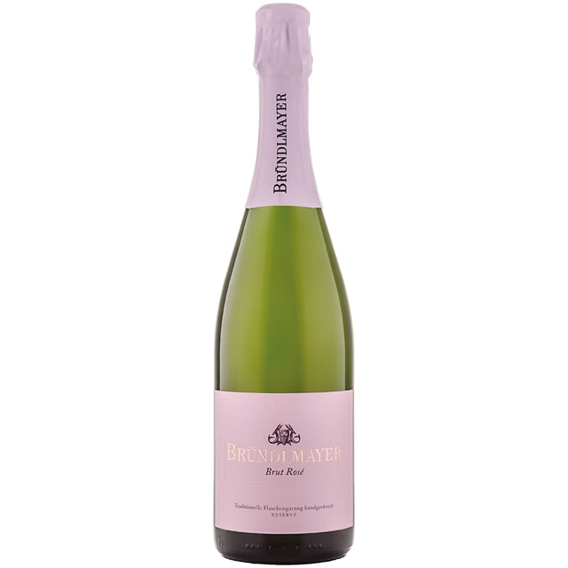 Eine Flasche Bründlmayer Brut Rosé Reserve (0,75 Liter) Sekt von Bründlmayer mit rosa Etikett und Folie, abgebildet auf weißem Hintergrund.
