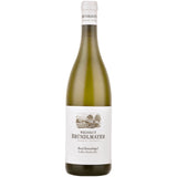 Zu sehen ist eine Flasche Bründlmayer Gelber Muskateller Ried Rosenhügel Kamptal DAC 2021 Weißwein, die ein weißes Etikett mit einer Abbildung eines Weinbergs trägt und aufrecht steht.