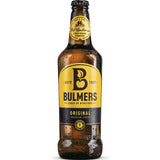 Eine gekühlte Bulmers Cider Original 12x 0,568l (EINWEG) Flasche, Etikett auf der Vorderseite - klassischer englischer Apfelwein in seiner erfrischendsten Form.