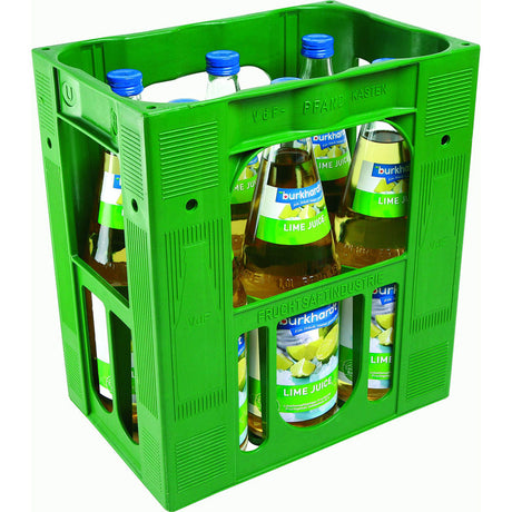 Grüne Plastikkiste mit sechs 1-Liter-Flaschen Burkhardt Fruchtsäfte Lime Juice (MEHRWEG), jede mit Limettenmotiven auf dem Etikett.