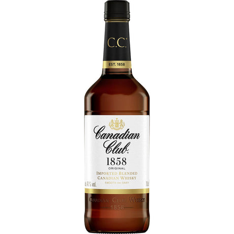Eine 0,7-Liter-Flasche Canadian Club 1858 Original Blended Whisky (40%) von Canadian Club mit einem weißen Etikett mit goldenen Akzenten.
