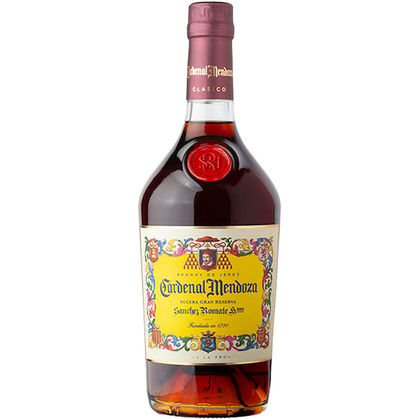 Eine 0,7-Liter-Flasche Cardenal Mendoza Brandy de Jerez 40% von Cardenal Mendoza mit einem unverwechselbaren gelben und roten Etikett.