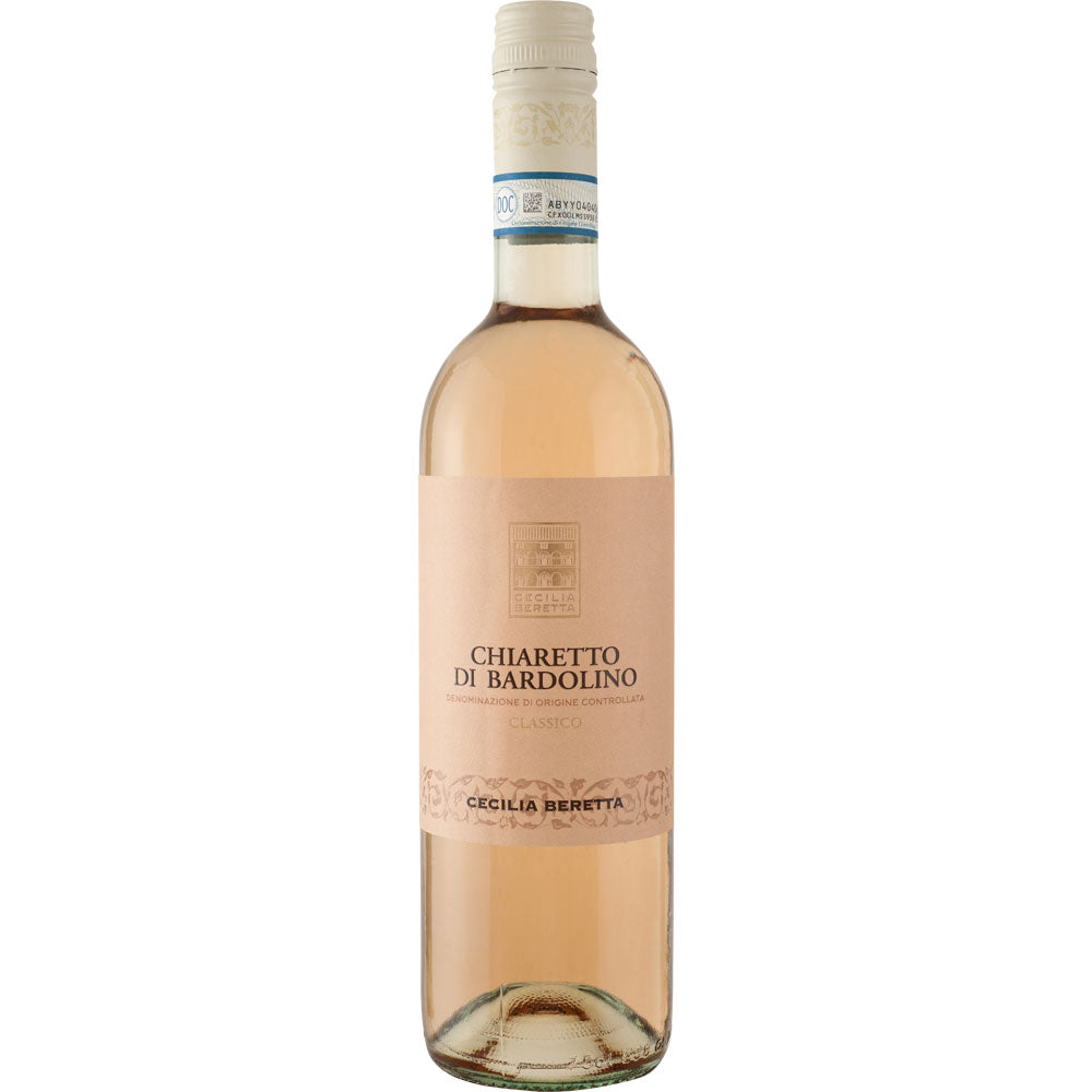 Eine Flasche Cecilia Beretta Vignamatta Chiaretto di Bardolino DOC 2024 Rosé mit einem blassrosa Etikett und einem hellen Verschluss.