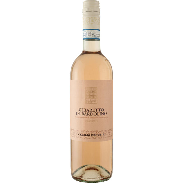 Eine Flasche Cecilia Beretta Vignamatta Chiaretto di Bardolino DOC 2024 Rosé mit einem blassrosa Etikett und einem hellen Verschluss.