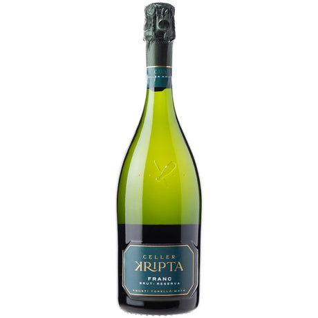 Eine Flasche „Celler Kripta Cava Franc Brut Reserva 2021“ von Celler Kripta, ein Sekt aus der Region Penedès, der nach der traditionellen Méthode Champenoise hergestellt wurde und sich durch ein dunkelgrünes Etikett sowie eine Folienkappe auszeichnet.