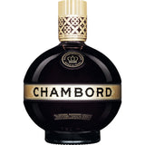 Eine runde Flasche Chambord Liqueur Royale de France 16,5% (0,5L), der berühmte französische Beerenlikör, in einem eleganten Design mit goldenem Etikett und schwarz-goldenen Akzenten.