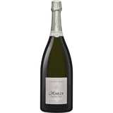 Eine Magnum (1,5 l) von Champagne Mailly Grand Cru Extra Brut Millesime 2018 mit einem auffälligen silbernen Etikett und Folie am Hals.