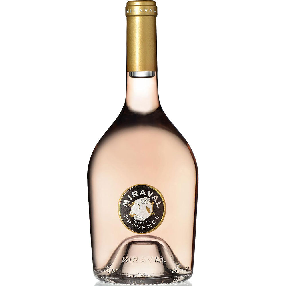 Eine Flasche Château Miraval Côtes de Provence Rosé AOC 2024 von Château Miraval Jolie-Pitt & Perrin mit einem goldenen Verschluss und einem runden Etikett auf der Vorderseite.