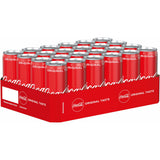Eine 24er-Packung Coca-Cola Original Taste (24x 0,33L Dosen, EINWEG) in einem roten Tray, mit "Original Taste" und "natürlichen Aromen" auf der Verpackung.