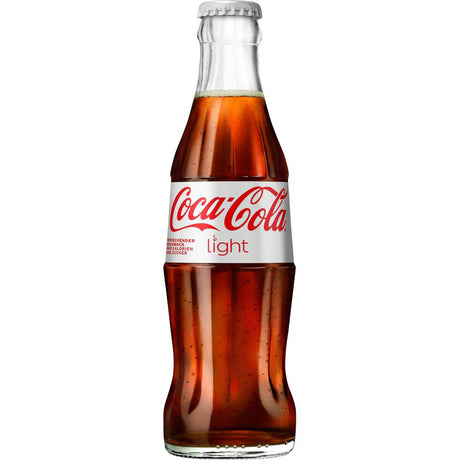 Eine 0,2-Liter-Glasflasche Coca-Cola Light (24er-Pack, MEHRWEG) - klassisches weißes Etikett mit rotem Logo und zuckerfreier brauner Limonade.