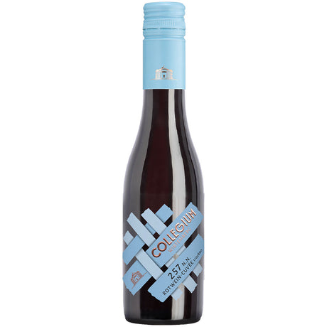 Eine 0,25-Liter-Flasche Collegium Wirtemberg 257 N.N. Rotwein-Cuvée trocken 2024 unterstreicht mit ihrem blauen Verschluss und dem geometrischen Etikettendesign die württembergische Rotwein-Kunst der Marke.