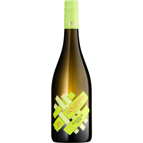 Eine 0,75L Flasche Collegium Wirtemberg Secco Muskateller 2024 Sekt mit hellgrünem Etikett und passendem grünen Schraubverschluss.