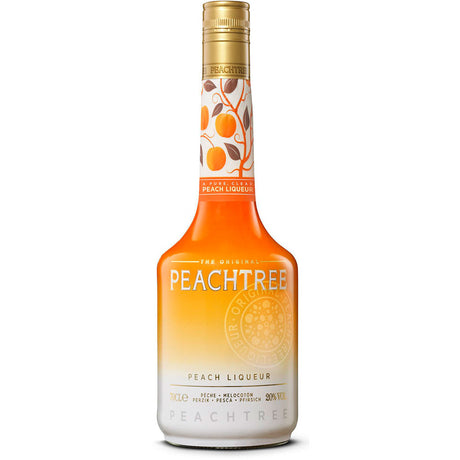 Eine 0,7-Liter-Flasche De Kuyper Peachtree Pfirsich Likör (20%) mit einem orangefarbenen Farbverlauf und Pfirsich-Illustrationen auf dem Hals, die diesen lebendigen Fruchtlikör von De Kuyper hervorheben.