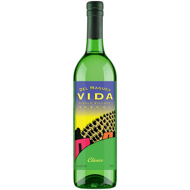 Eine grüne Flasche „Del Maguey Vida Clasico Mezcal 42 %“, 0,7 Liter, mit einem farbenfrohen Etikett, auf dem Espadín-Agaven und malerische Häuser abgebildet sind.
