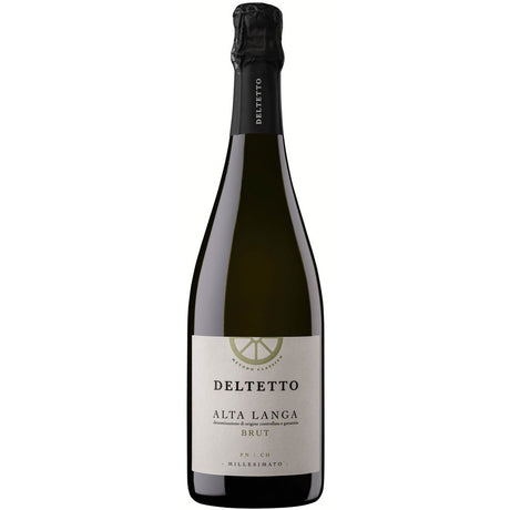 Abgebildet ist eine Flasche Deltetto Alta Langa Brut "PN-CH" Millesimato DOCG 2021 Schaumwein mit weißem Etikett vor einem schlichten weißen Hintergrund.