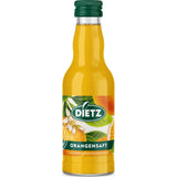 Dietz Orangensaft 12x 0,2 Liter (MEHRWEG) ist ein glutenfreier Saft in Flaschen mit grünem Deckel und Etiketten mit Orangen und Blättern - eine erfrischende Wahl.