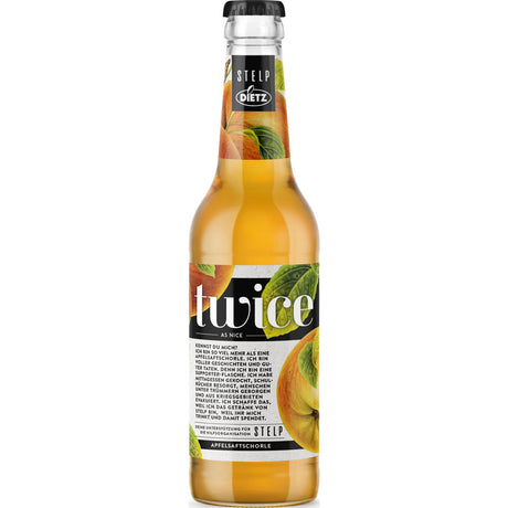Eine Flasche Dietz STELP Twice Apfelsaftschorle, Marke Dietz, mit einem schwarzen Etikett mit Abbildungen von grünen Äpfeln.
