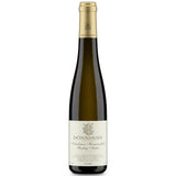 Eine hohe, elegante Flasche des Weinguts Dönnhoff – Riesling Auslese „Goldkapsel“ Niederhäuser Hermannshöhle 2010 – mit goldener Kapsel und cremefarbenem Etikett steht vor einem weißen Hintergrund und unterstreicht damit das Ansehen des renommierten Weinbergs Niederhäuser Hermannshöhle und seiner unverwechselbaren Bezeichnung „Goldkapsel“.
