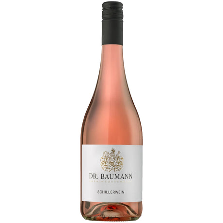 Eine Flasche „Schloss Affaltrach Dr. Baumann Schillerwein 2023“, eine württembergische Spezialität, mit weißem Etikett und schwarzem Schraubverschluss.
