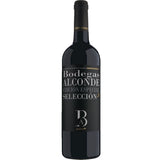 Eine Flasche Rotwein Bodegas Alconde Edicion Especial Seleccion ³ Tinto Joven 2023 mit schwarzem Etikett mit goldener und weißer Schrift, hergestellt in Navarra von Bodegas Alconde mit Schwerpunkt auf Viticultura Regenerativa.