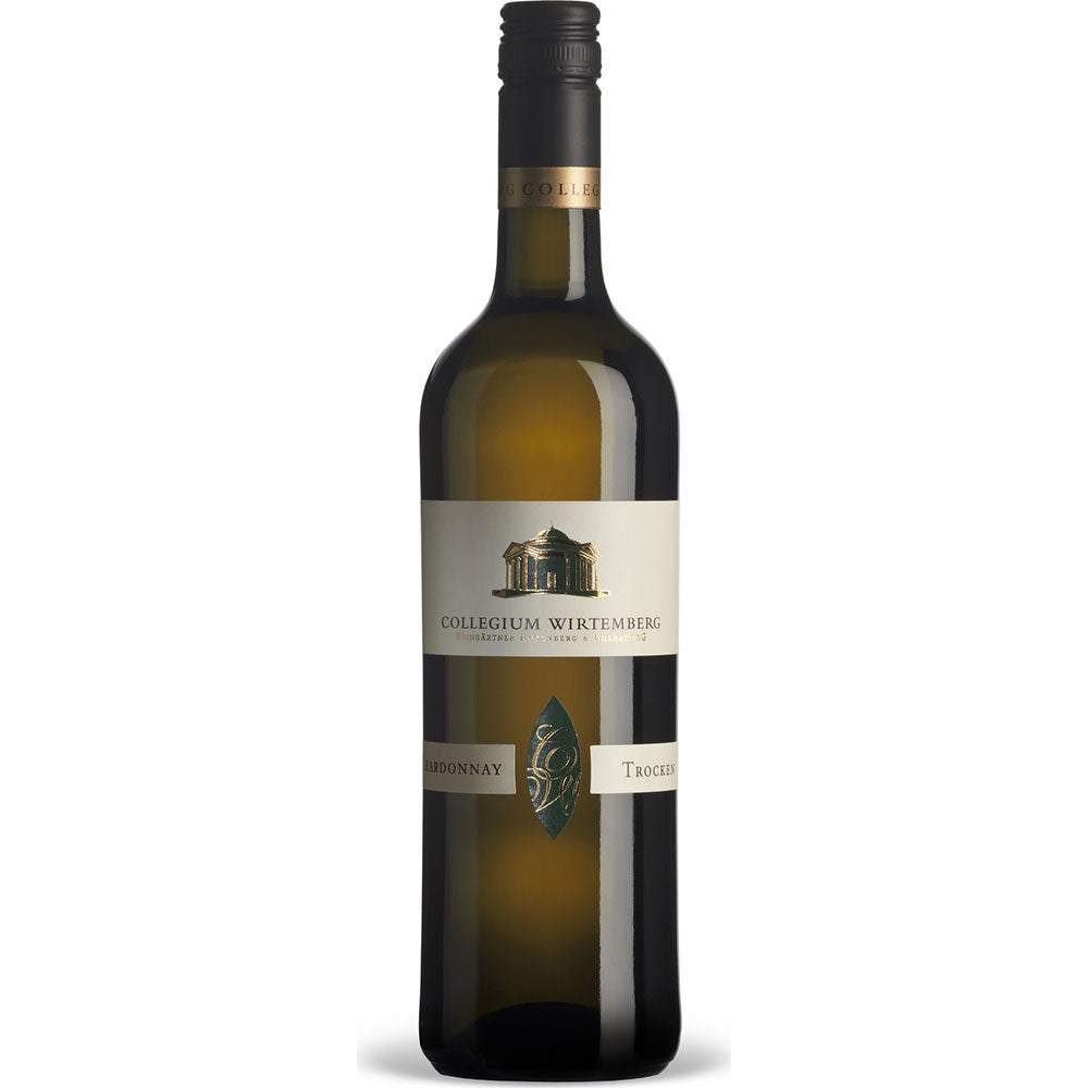 Eine Flasche Collegium Wirtemberg Edition Wirtemberg Chardonnay trocken 2024, ein deutscher Weißwein von Collegium Wirtemberg, mit einem goldenen und cremefarbenen Etikett auf weißem Hintergrund.