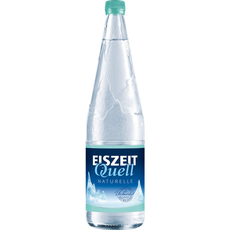 Eine Klarglasflasche Eiszeitquell Naturelle 6x1L (MEHRWEG) stilles Mineralwasser mit blauem und weißem Etikett, bekannt für natürliche Reinheit und niedrigen Natriumgehalt (natriumarm).
